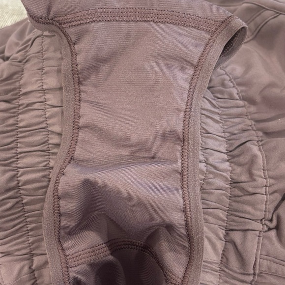(SOLD) Lululemon Tracker Shorts 4" In Smoked Mulberry Size 4 - Picture 6 of 6
